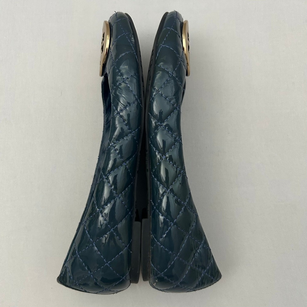 Tory Burch Quinn Ballet Flats Womens 6.5 Blue Quilted Patent Leather Gold Logo - Picture 9 of 11